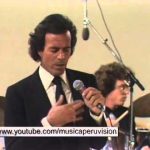 ¿Julio Iglesias ha participado en obras benéficas o humanitarias?